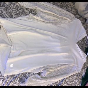 Quarter sleeve exercise shirt